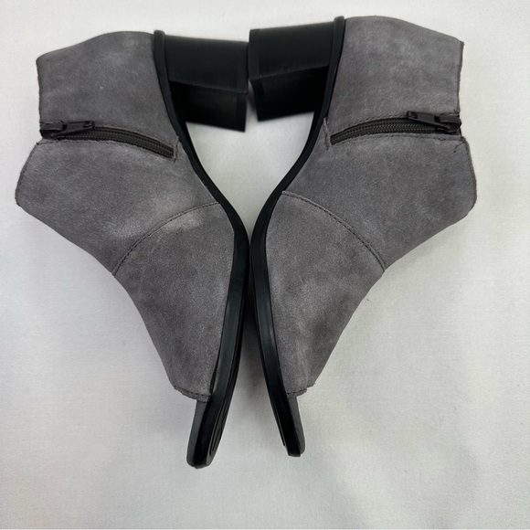 Munro Gray Heeled Boots with Chunky Heel and Open Toe Design - Picture 5 of 11